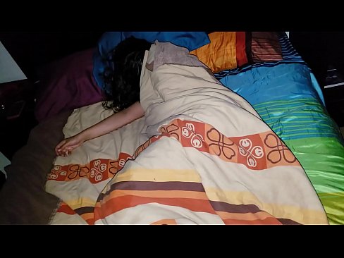 ❤️ El fillastre renya la seva jove madrastra mentre dorm. ️❌ Porno al ca.teencumpot.ru ❌️❤